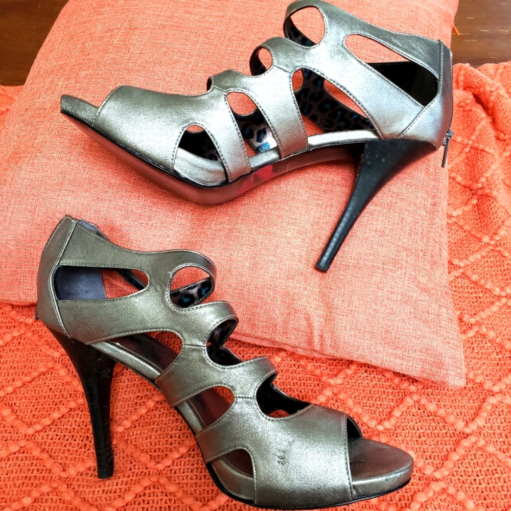 Bisou Bisou silver/platinum heels